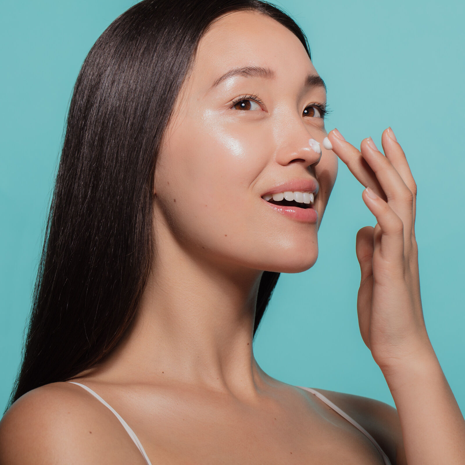 Is spray sunscreen recommended for sensitive skin